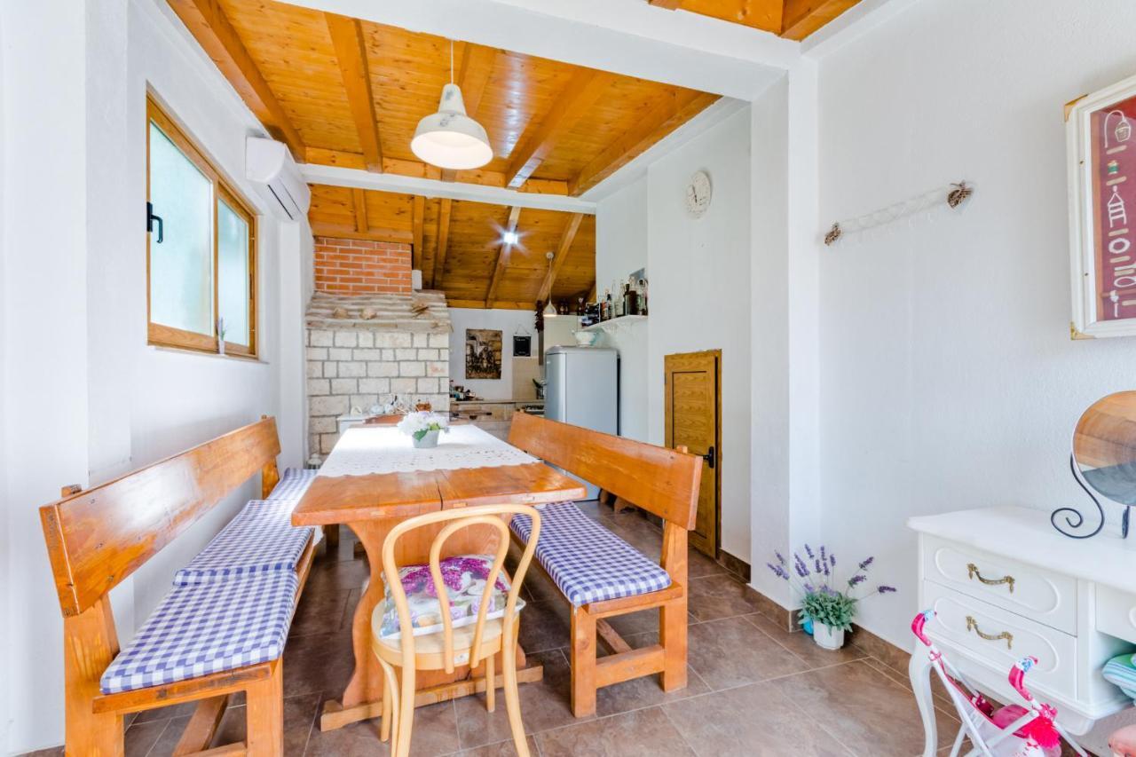 Villa Dinka 수티반 외부 사진